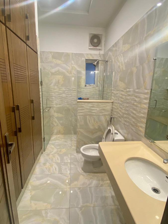 Luxury Guest House In Bahria Town 라왈핀디 외부 사진