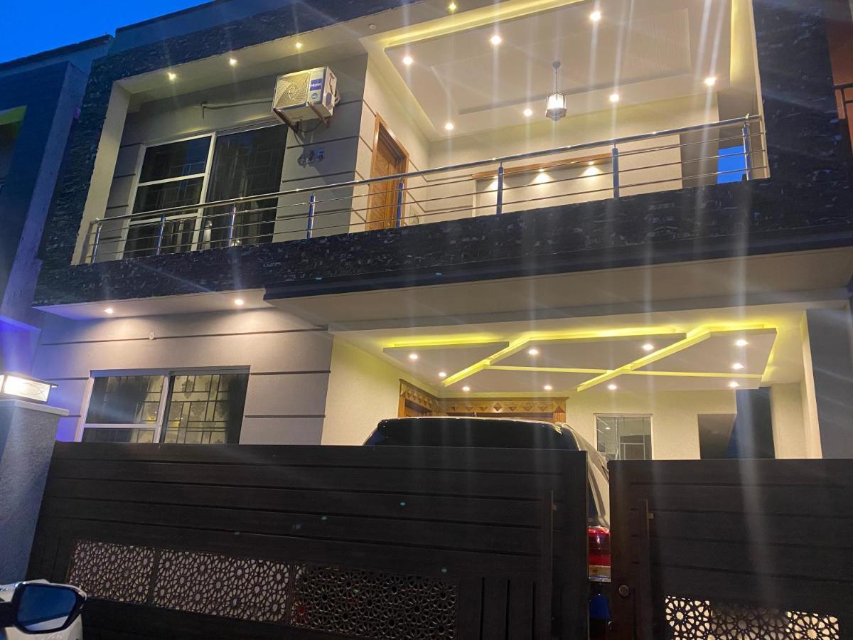 Luxury Guest House In Bahria Town 라왈핀디 외부 사진