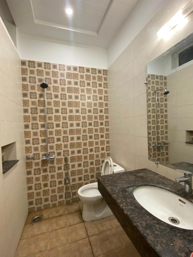 Luxury Guest House In Bahria Town 라왈핀디 외부 사진
