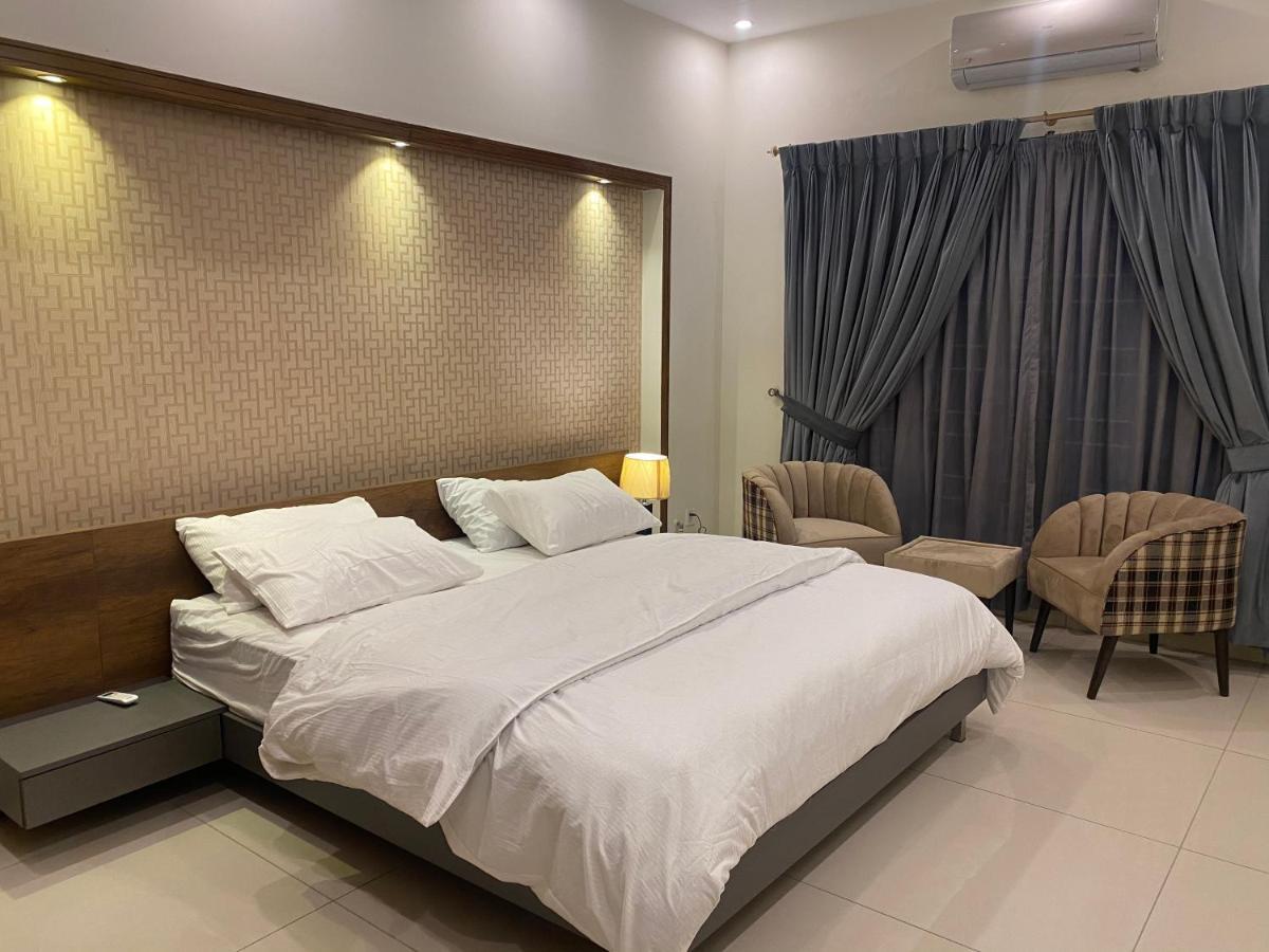 Luxury Guest House In Bahria Town 라왈핀디 외부 사진