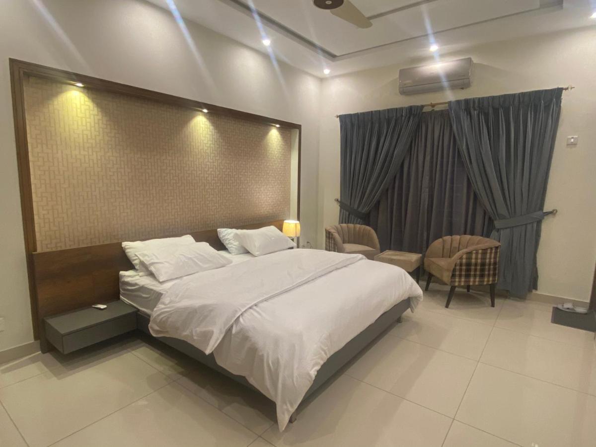 Luxury Guest House In Bahria Town 라왈핀디 외부 사진