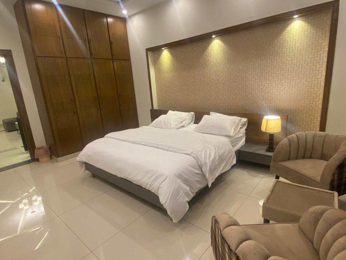 Luxury Guest House In Bahria Town 라왈핀디 외부 사진