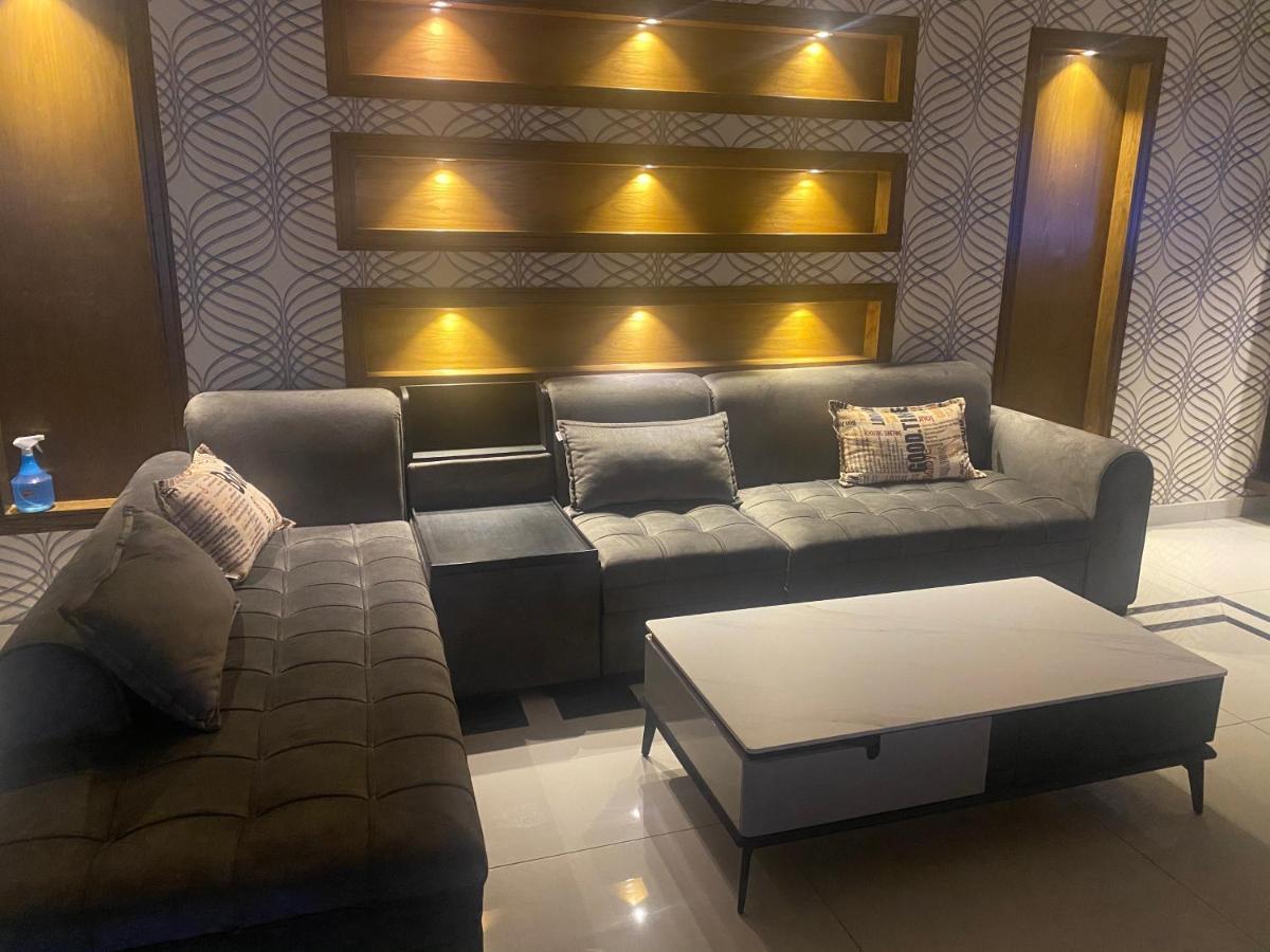 Luxury Guest House In Bahria Town 라왈핀디 외부 사진