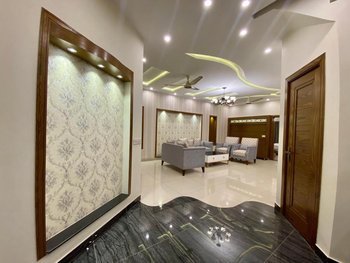 Luxury Guest House In Bahria Town 라왈핀디 외부 사진