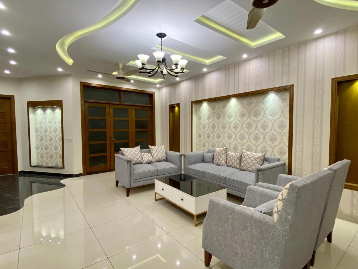 Luxury Guest House In Bahria Town 라왈핀디 외부 사진