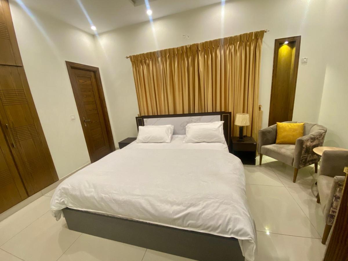Luxury Guest House In Bahria Town 라왈핀디 외부 사진
