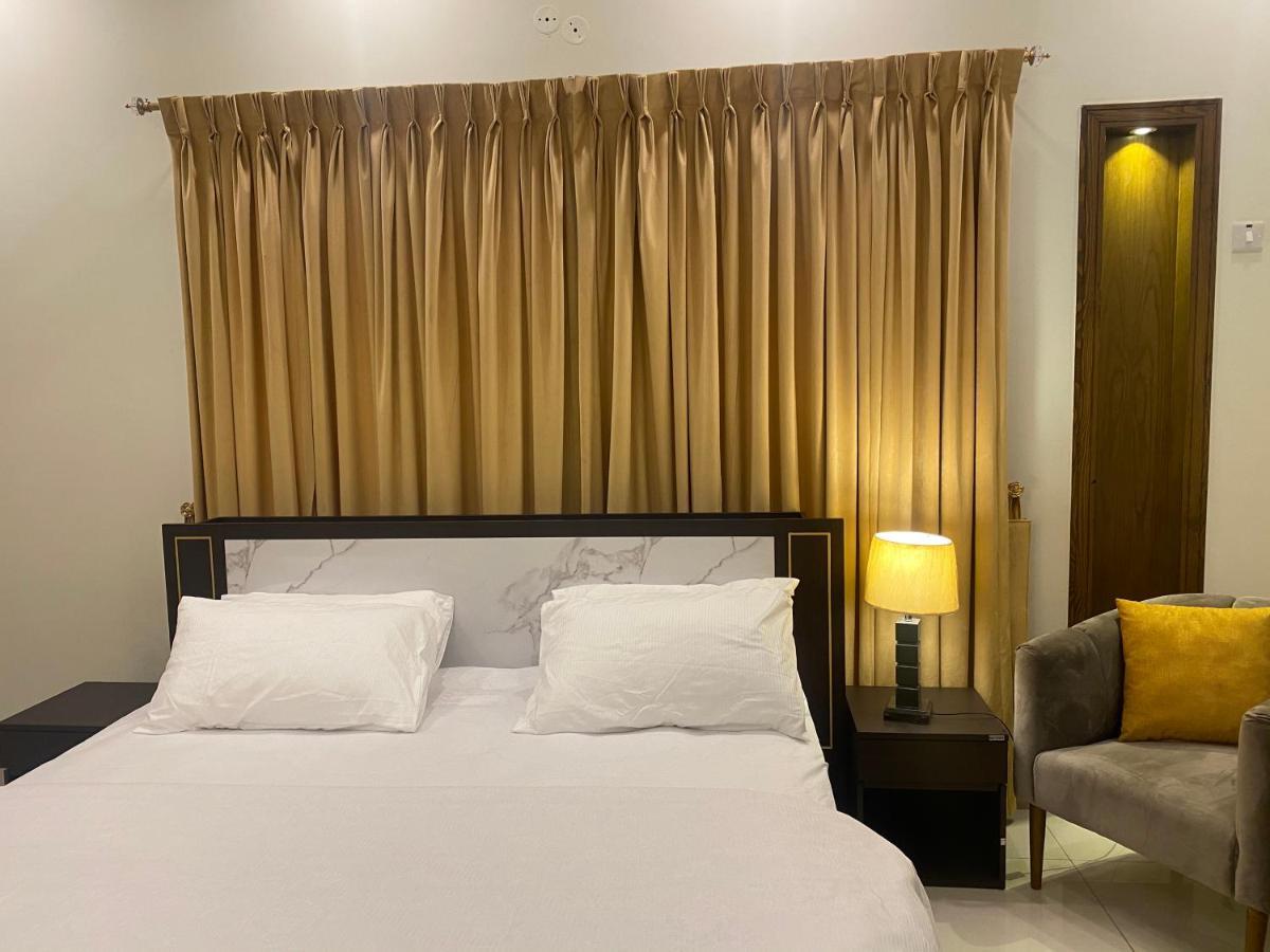 Luxury Guest House In Bahria Town 라왈핀디 외부 사진