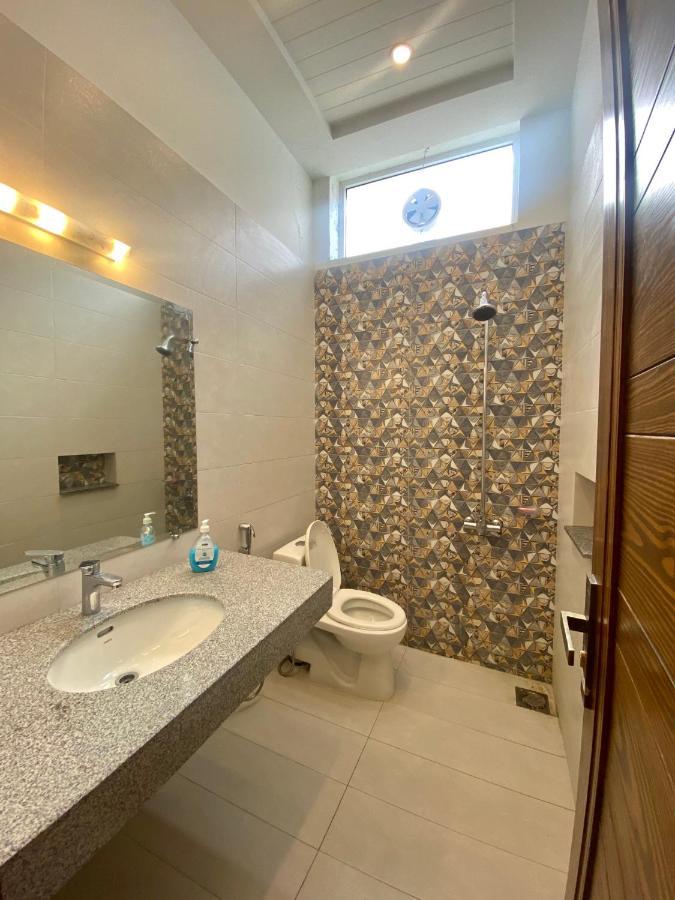 Luxury Guest House In Bahria Town 라왈핀디 외부 사진