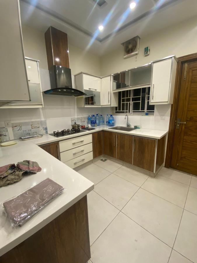 Luxury Guest House In Bahria Town 라왈핀디 외부 사진