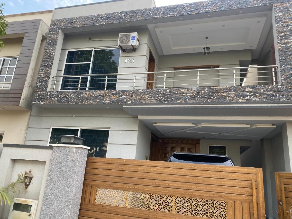 Luxury Guest House In Bahria Town 라왈핀디 외부 사진