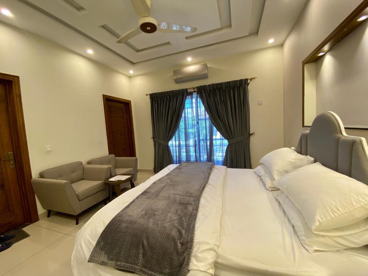 Luxury Guest House In Bahria Town 라왈핀디 외부 사진