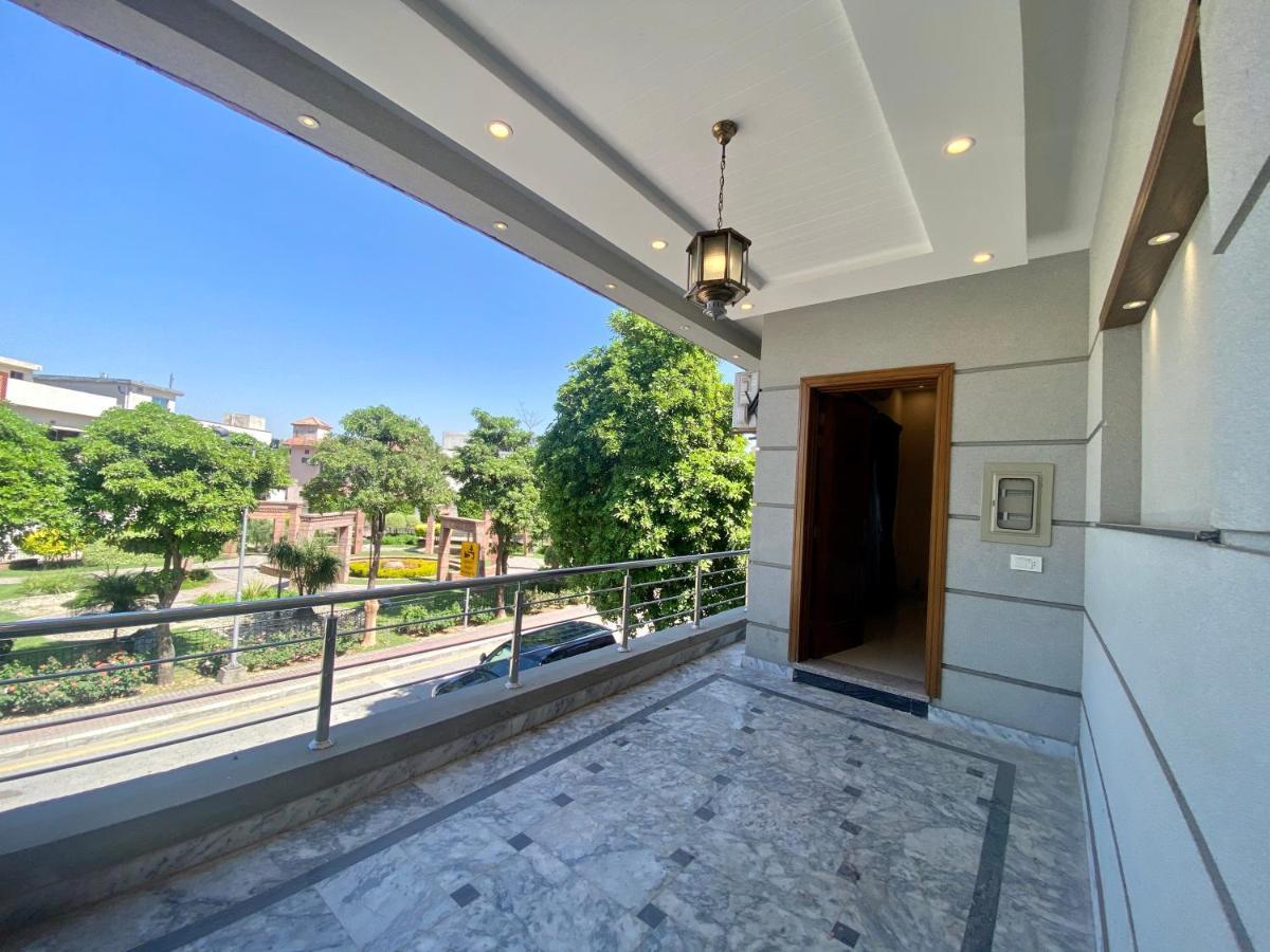Luxury Guest House In Bahria Town 라왈핀디 외부 사진