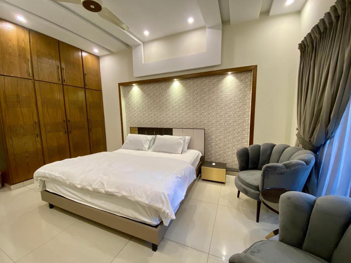 Luxury Guest House In Bahria Town 라왈핀디 외부 사진