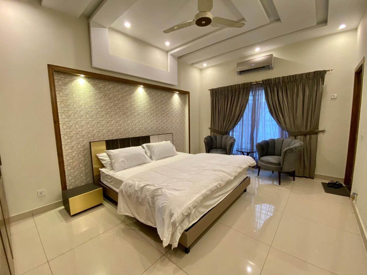 Luxury Guest House In Bahria Town 라왈핀디 외부 사진