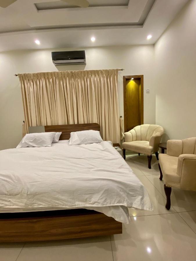 Luxury Guest House In Bahria Town 라왈핀디 외부 사진