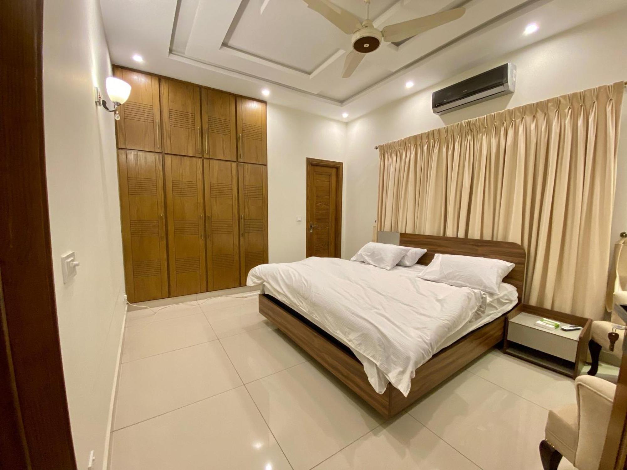 Luxury Guest House In Bahria Town 라왈핀디 외부 사진